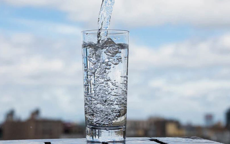 نوشیدن آب کافی برای محافظت از پوست در فصل پاییز