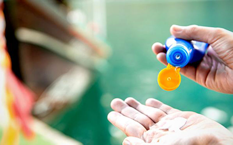 استفاده از ضدآفتاب حتی در روزهای ابری در فصل پاییز