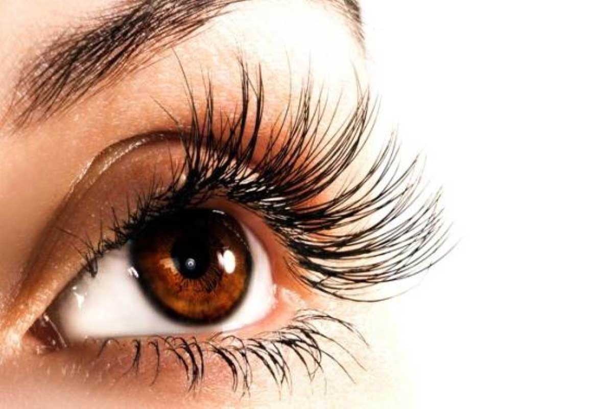 با روش‌های خانگی چگونه مژه‌های بلند و پرپشت داشته باشیم؟