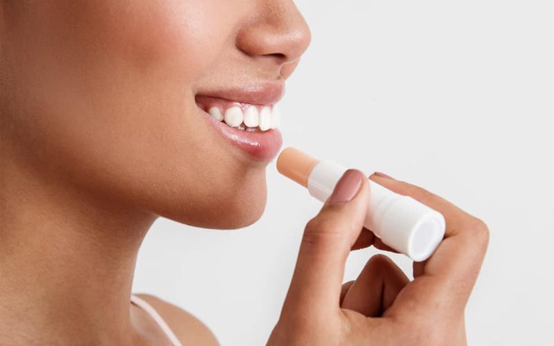محافظت از پوست لب‌ها با بالم لب SPF دار