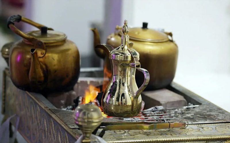 طرز استفاده از دله برای قهوه عربی