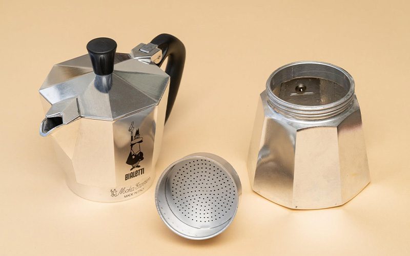 تهیه قهوه با موکاپات (Moka Pot)
