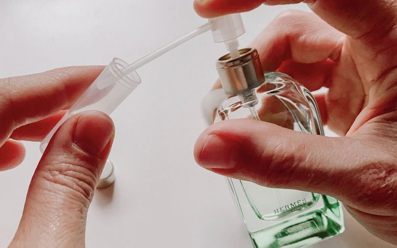 دکانت عطر چیست؟ تعریف دقیق و فرآیند آن