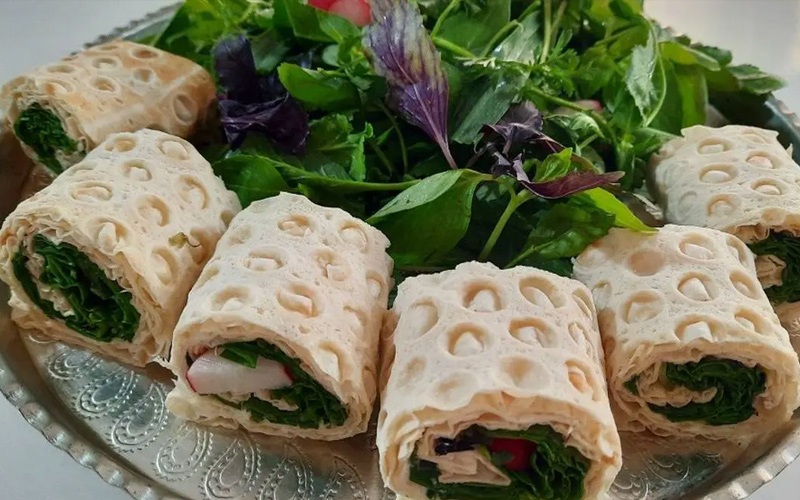 نان و پنیر و خرمای محرمی