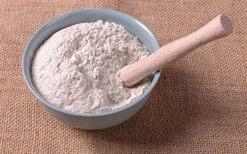 ترکیب پودر بچه، روغن نارگیل و عسل