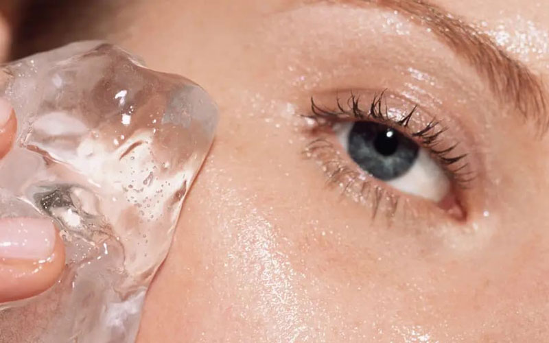 کاهش پف زیر چشم کمپرس سرد