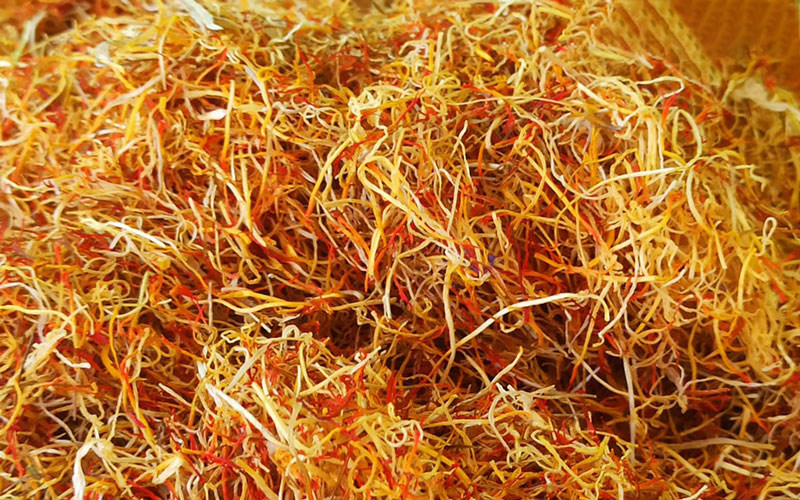 زعفران کنج یا ریشه سفید