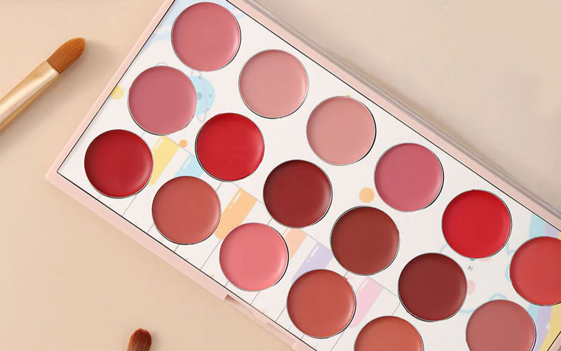 نگهداری صحیح از پالت رژلب